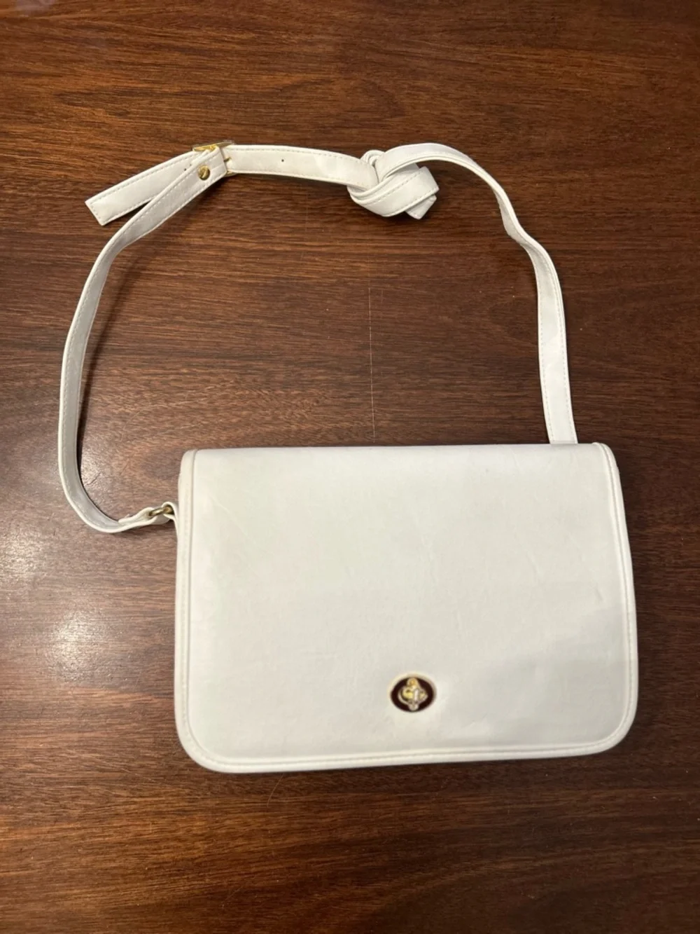 Vintage Classic White Crossbody Bag with Gold Turn-Lock